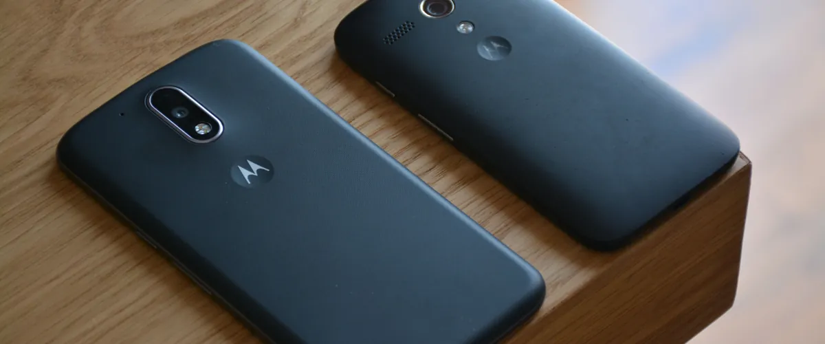 Twee smartphones naast elkaar